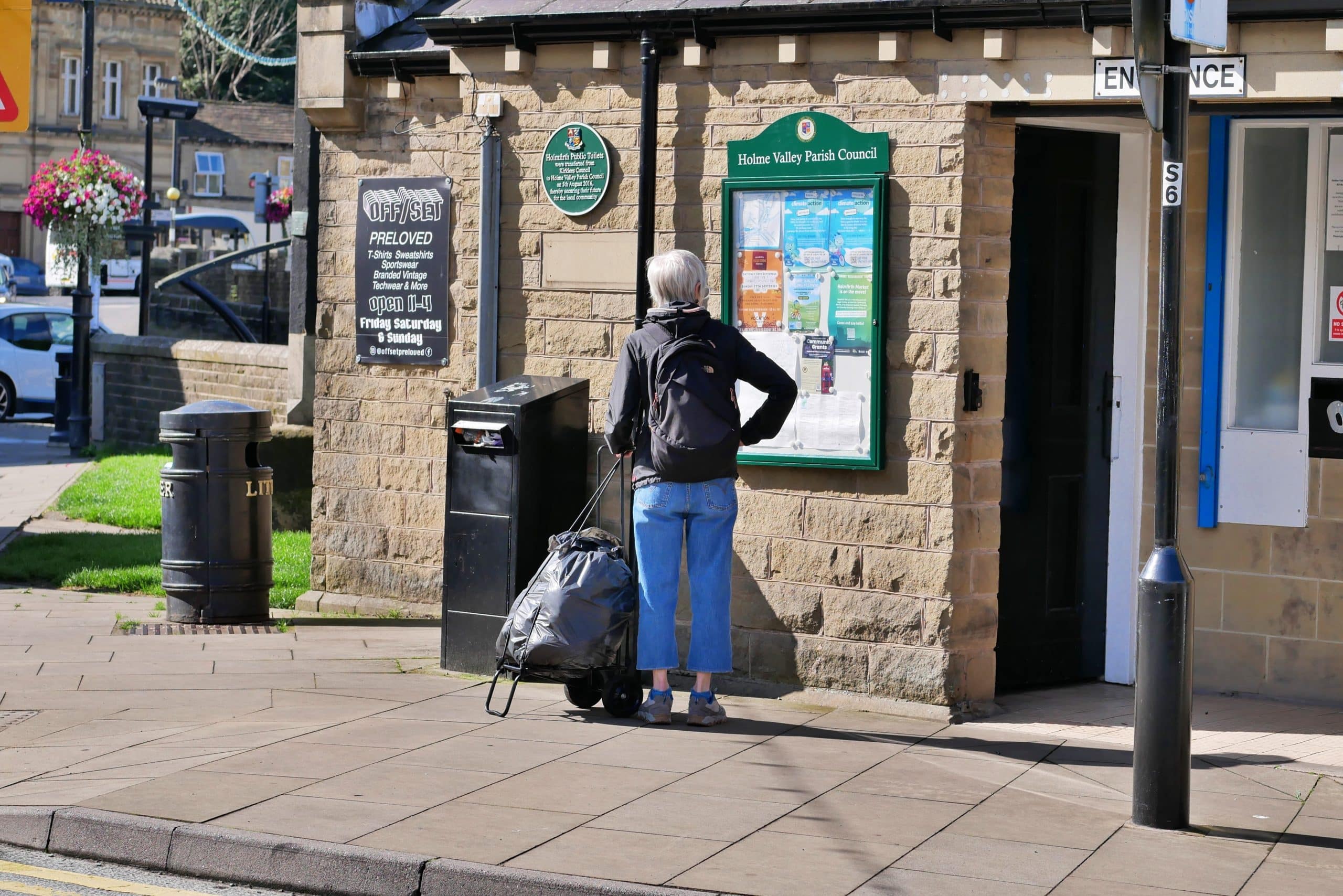 10 Incredible Tips on How to Use a Noticeboard to Attract More Customers